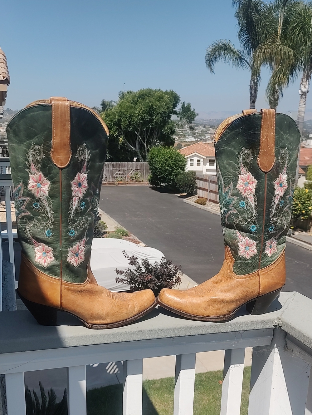 Sonora Women’s Green and Tan Embroidered Western Boots